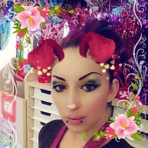 Meet your Posher, Cynthia